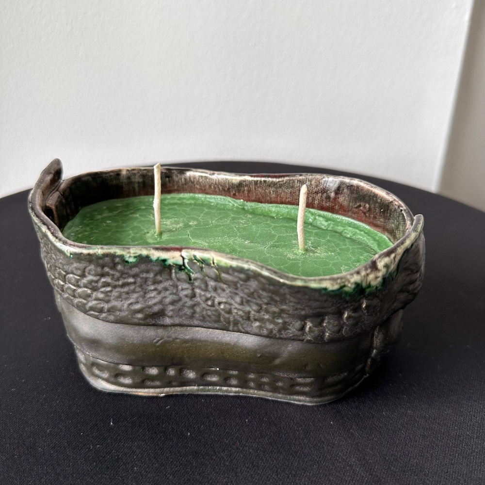 Green Candle in Handmade Ceramic Black Snake Skin Style Vessel – Artisanal Decor